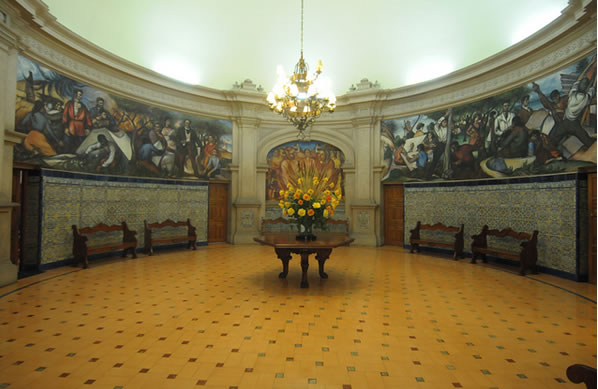 Murales del segundo piso del Palacio Municipal de Miraflores
