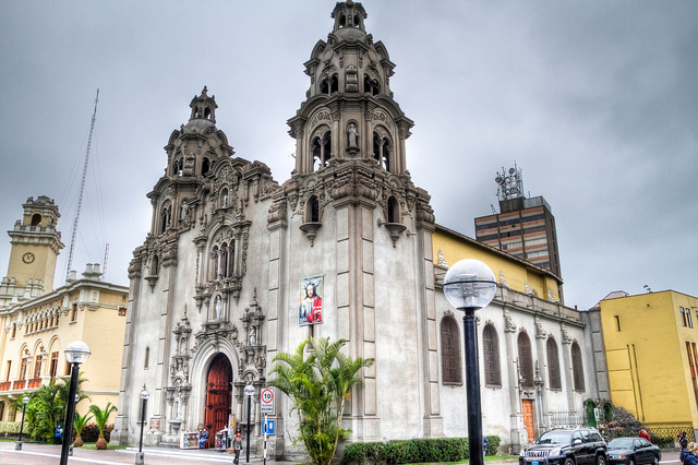 Vista de Iglesia Matriz Virgen Milagrosa Vista de Iglesia Matriz Virgen Milagrosa