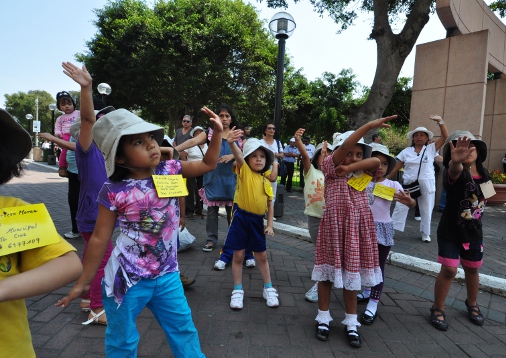 Niños de cuna jardín Santa Cruz participando de evento por el Día Mundial de las Salud. Niños de cuna jardín Santa Cruz participando de evento por el Día Mundial de las Salud.