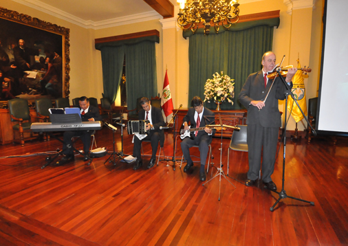 Acontecimiento internacional fue amenizado con orquesta musical. Acontecimiento internacional fue amenizado con orquesta musical.