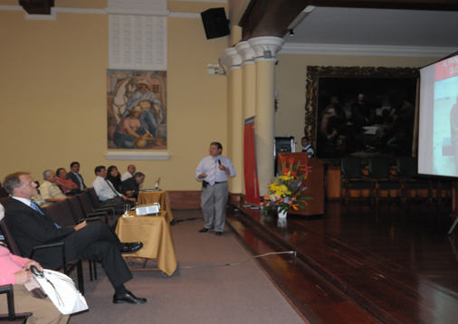 Expositor Enrique Chávez del Ecuador disertó sobre Tiempo libre y sedentarismo en escolares. Expositor Enrique Chávez del Ecuador disertó sobre Tiempo libre y sedentarismo en escolares.