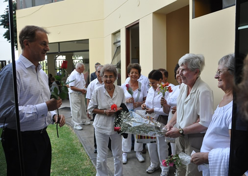 Alcalde Jorge Muñoz participando de la biodanza con los adultos mayores Alcalde Jorge Muñoz participando de la biodanza con los adultos mayores