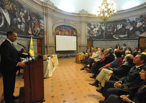 Alcalde Jorge Muñoz detalla sobre las pinturas de Teodoro Núñez impresas en la Municipalidad. Alcalde Jorge Muñoz detalla sobre las pinturas de Teodoro Núñez impresas en la Municipalidad.