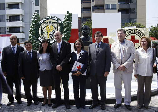 Representantes de la Municipalidad y de la Cruz Roja en homenaje a fundador de organismo internacional. Representantes de la Municipalidad y de la Cruz Roja en homenaje a fundador de organismo internacional.