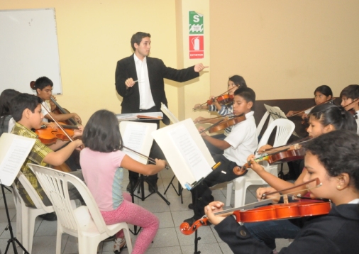 Menores, entre 7 y 16 años integran el coro y la orquesta sinfónica Menores, entre 7 y 16 años integran el coro y la orquesta sinfónica