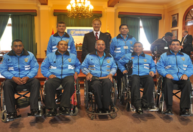 Serenos con discapacidad motriz, denominados “Los Invencibles”, que integran el equipo de serenazgo de Miraflores. Serenos con discapacidad motriz, denominados “Los Invencibles”, que integran el equipo de serenazgo de Miraflores.