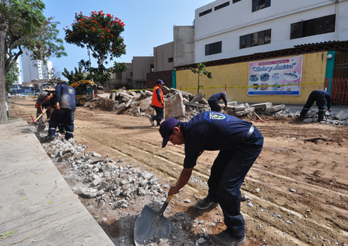 Calle 8 de Octubre que está siendo rehabilitada por el municipio de Miraflores. Calle 8 de Octubre que está siendo rehabilitada por el municipio de Miraflores.