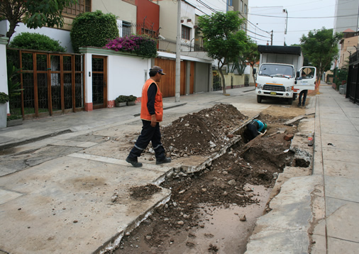 Más de 15 millones de soles invierte la municipalidad en reparar las vias. Más de 15 millones de soles invierte la municipalidad en reparar las vias.