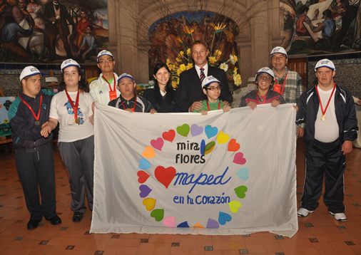 Estudiante participó en la distinción a los ocho deportistas miraflorinos con discapacidad vencedores en los Juegos Deportivos Zonales 2012. Estudiante participó en la distinción a los ocho deportistas miraflorinos con discapacidad vencedores en los Juegos Deportivos Zonales 2012.
