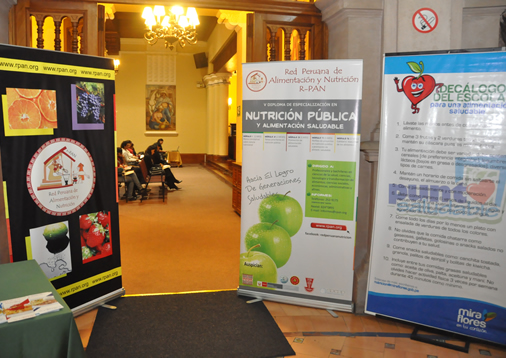 Alumnos y profesores de los colegios reciben decálogos sobre alimentación sana. Alumnos y profesores de los colegios reciben decálogos sobre alimentación sana.