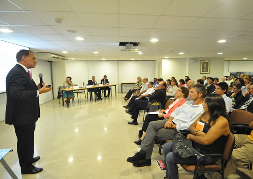 Autoridades de gobiernos peruanos y españoles en Miraflores. Autoridades de gobiernos peruanos y españoles en Miraflores.