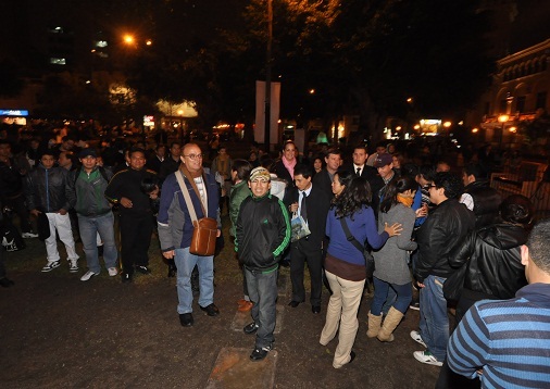Vecinos y transeúntes participaron del simulacro de sismo en Parque Central de Miraflores. Vecinos y transeúntes participaron del simulacro de sismo en Parque Central de Miraflores.