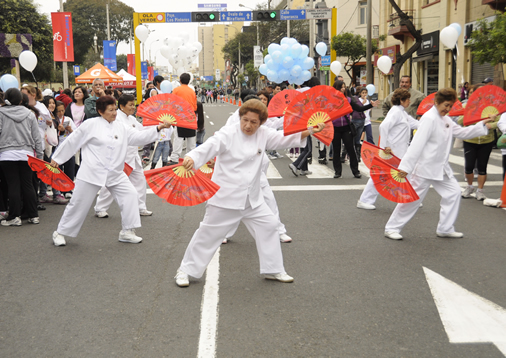 Grupo de adultos mayores hicieron demostración del Tai-Chi. Grupo de adultos mayores hicieron demostración del Tai-Chi.