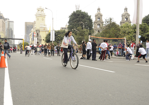 Jóvenes, adultos y niños disfrutaron de las diversas actividades deportivas del programa Renuévate con Miraflores! Jóvenes, adultos y niños disfrutaron de las diversas actividades deportivas del programa Renuévate con Miraflores!