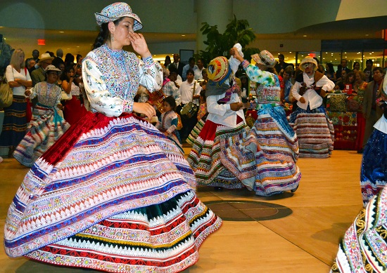 http://www.miraflores.gob.pe/Gestorw3b/files/img/8964-17344-9.danza-en-museo-indio-americano-washington.jpg