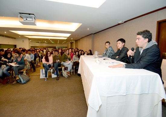 http://www.miraflores.gob.pe/Gestorw3b/files/img/9189-18703-dialogo_de_jovenes2.jpg