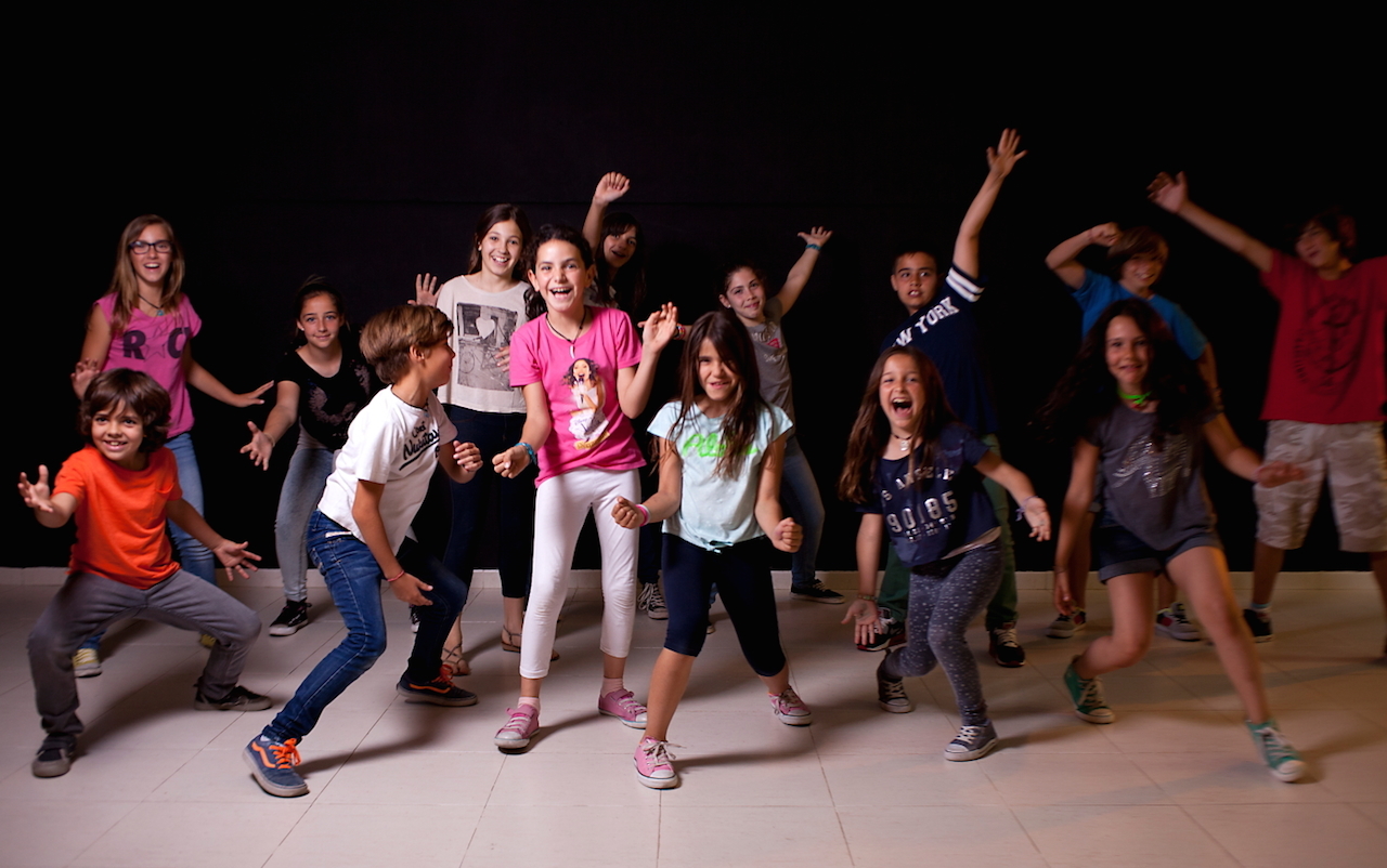 http://www.miraflores.gob.pe/Gestorw3b/files/img/9264-19345-taller-de-teatro-chicos.jpg