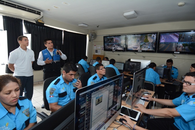 https://www.miraflores.gob.pe/Gestorw3b/files/img/8590-15707-un-dia-con-el-alcalde-7.jpg
