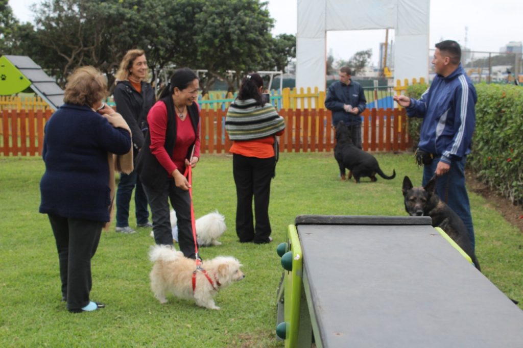 NOTICIA INAUGURACIÓN PARQUE CANINO EN MIRAFLORES 9 JULIO 2021 