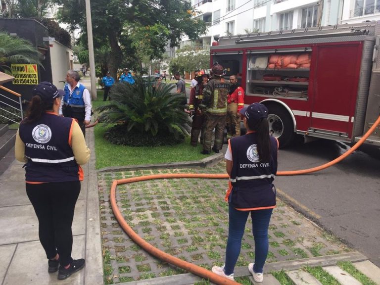 Seguridad Ciudadana, Defensa Civil y bomberos de Miraflores controlan