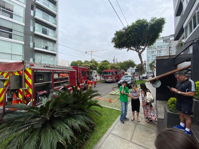 Seguridad Ciudadana, Defensa Civil y bomberos de Miraflores controlan