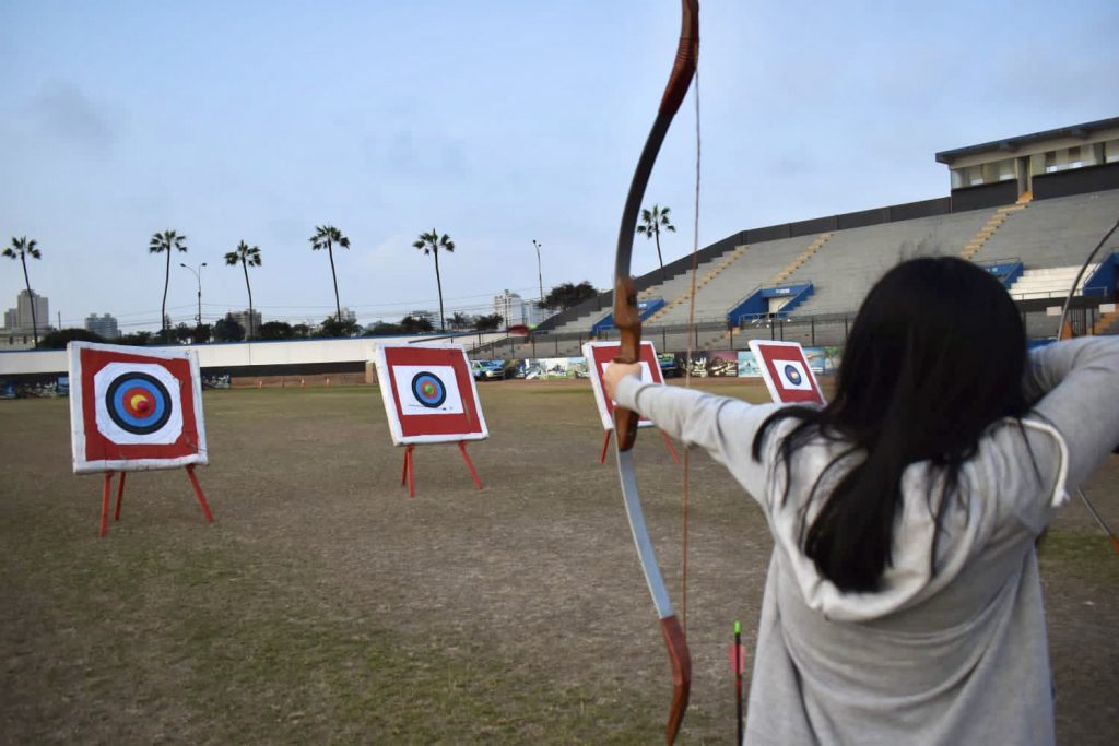 Aprender la disciplina de tiro con arco en el taller deportivo